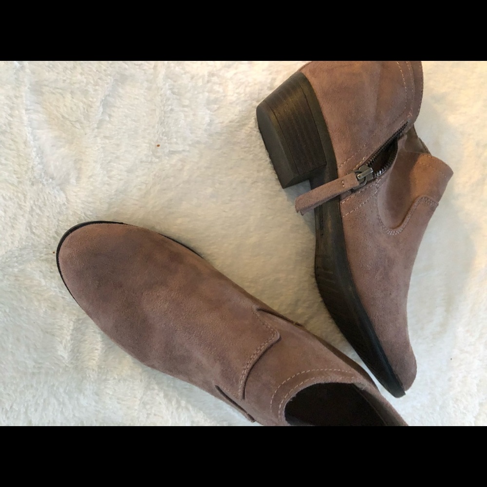 Shoes - Picture 3 of 4